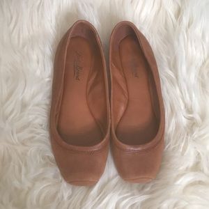 Square toes Lucky flats